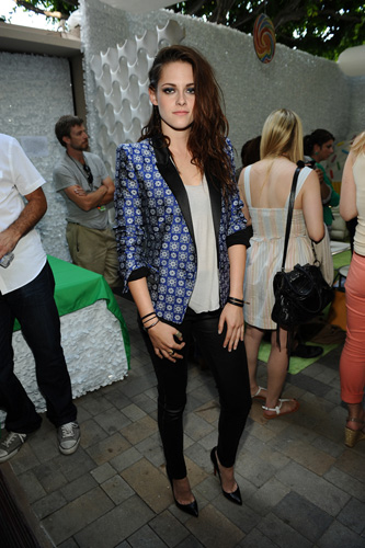 Kristen Stewart, Sims 3 Teen Choice Green Room 2012