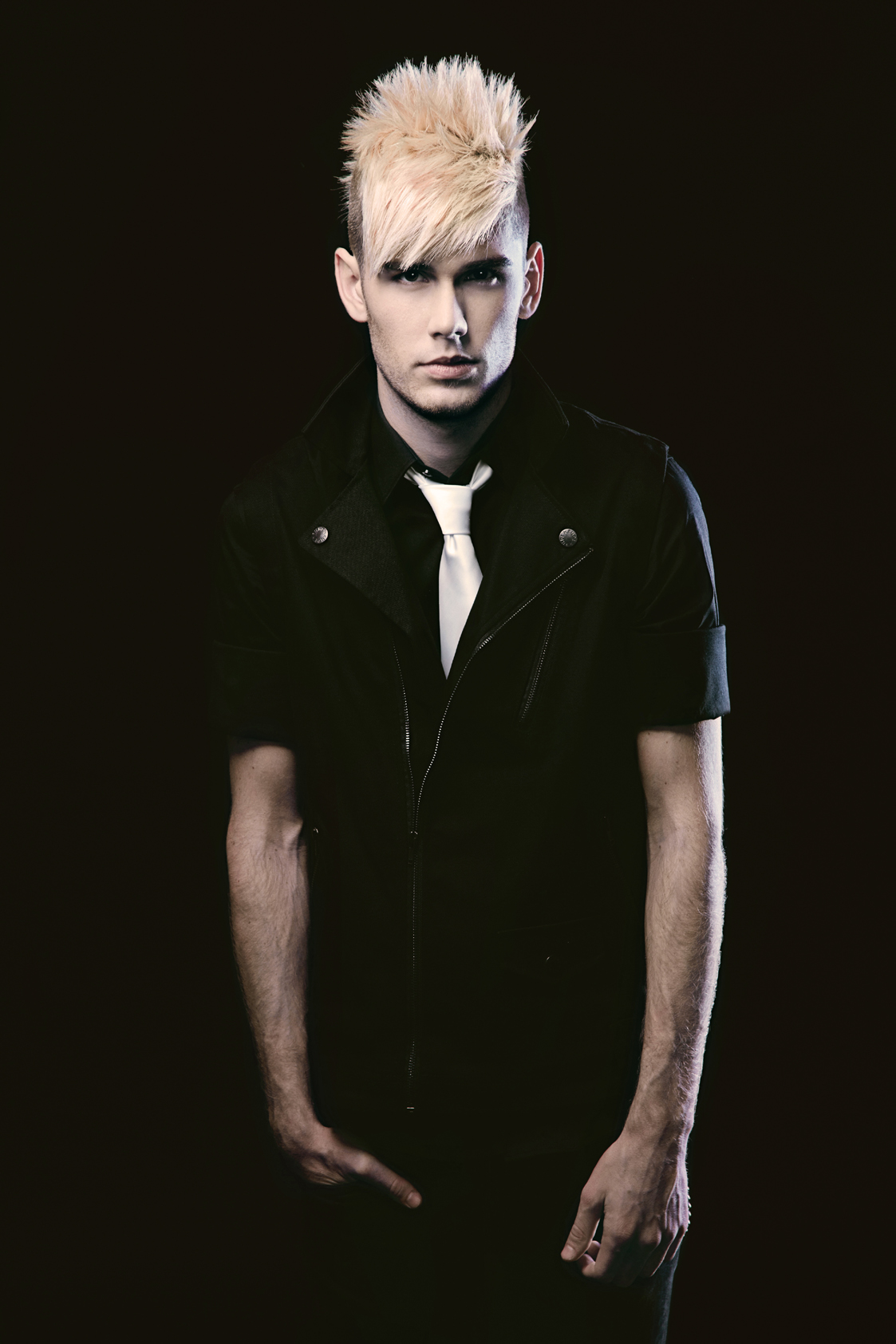 Colton clevenger. Колтон Диксон. Colton Dixon певец. Colton Song.